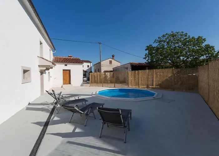 Adorable In Kringa With Private Pool 펜션 *