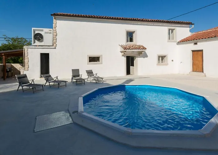 Adorable In Kringa With Private Pool 펜션 Tinjan