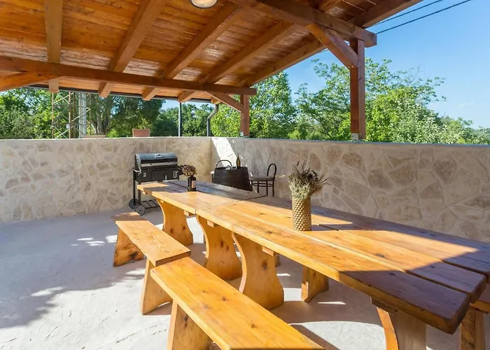 Adorable In Kringa With Private Pool Tinjan