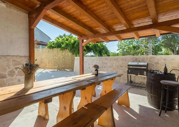 Adorable In Kringa With Private Pool Tinjan