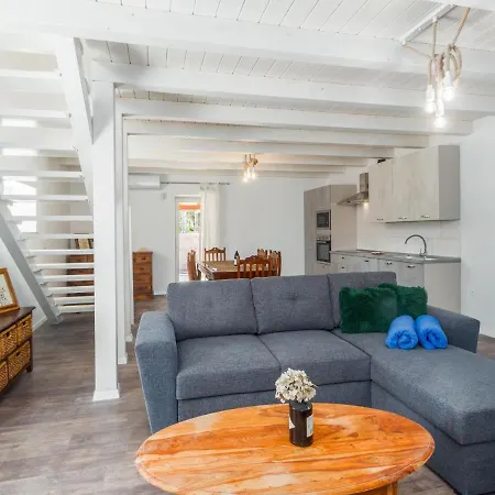 Ferienhaus Adorable In Kringa With Private Pool Tinjan