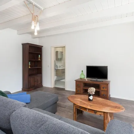 Ferienhaus Adorable In Kringa With Private Pool Tinjan