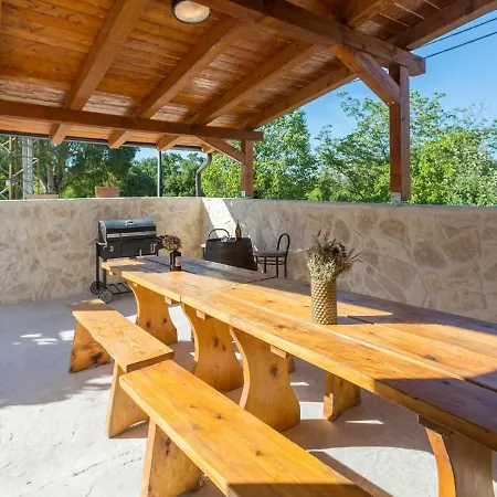 Adorable With Private Pool Tinjan