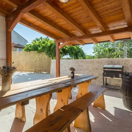Adorable With Private Pool Tinjan