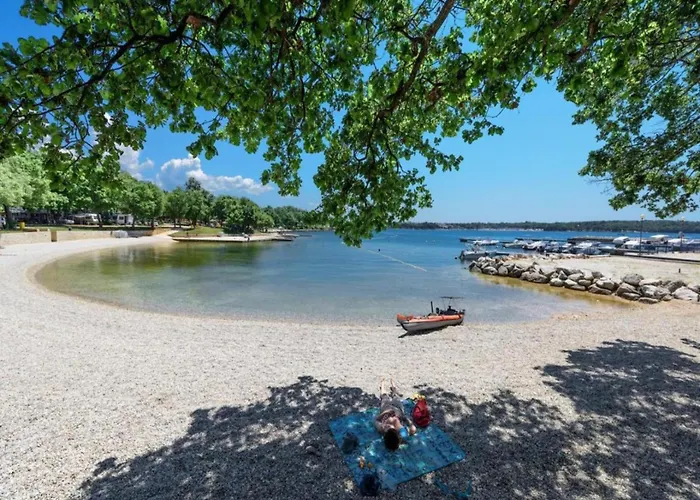 Adorable In Kringa With Private Pool Vikendica Tinjan